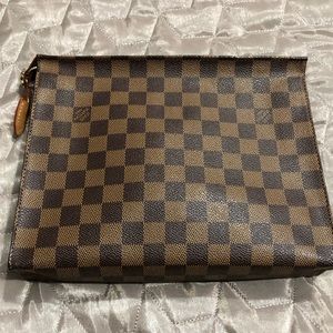 IMPOSSIBLE TO FIND‼️ Centennial Toiletry 26 in DE